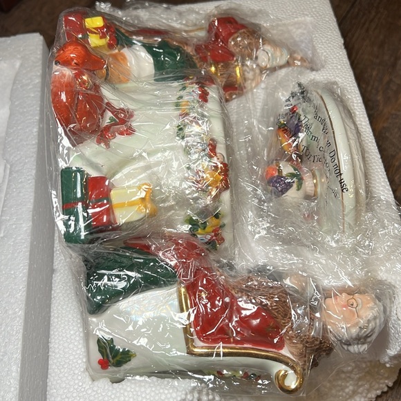 NIB Waterford Holiday Heirlooms Mr & Mrs Claus Candy Jar - Picture 16 of 16